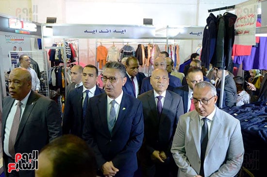 وزير التموين يفتتح المعرض الرئيسى أهلا مدارس (4)