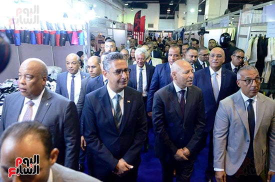 وزير التموين يفتتح المعرض الرئيسى أهلا مدارس (6)
