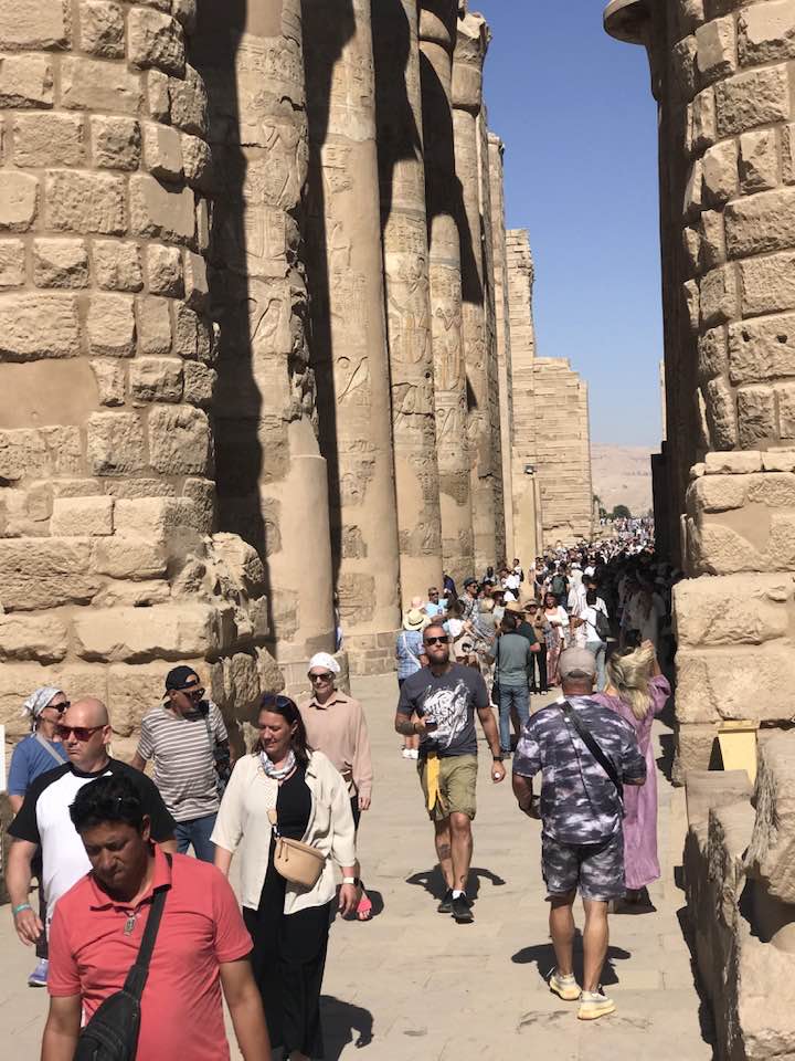 التوافد السياحى الصباحي بمعابد الأقصر