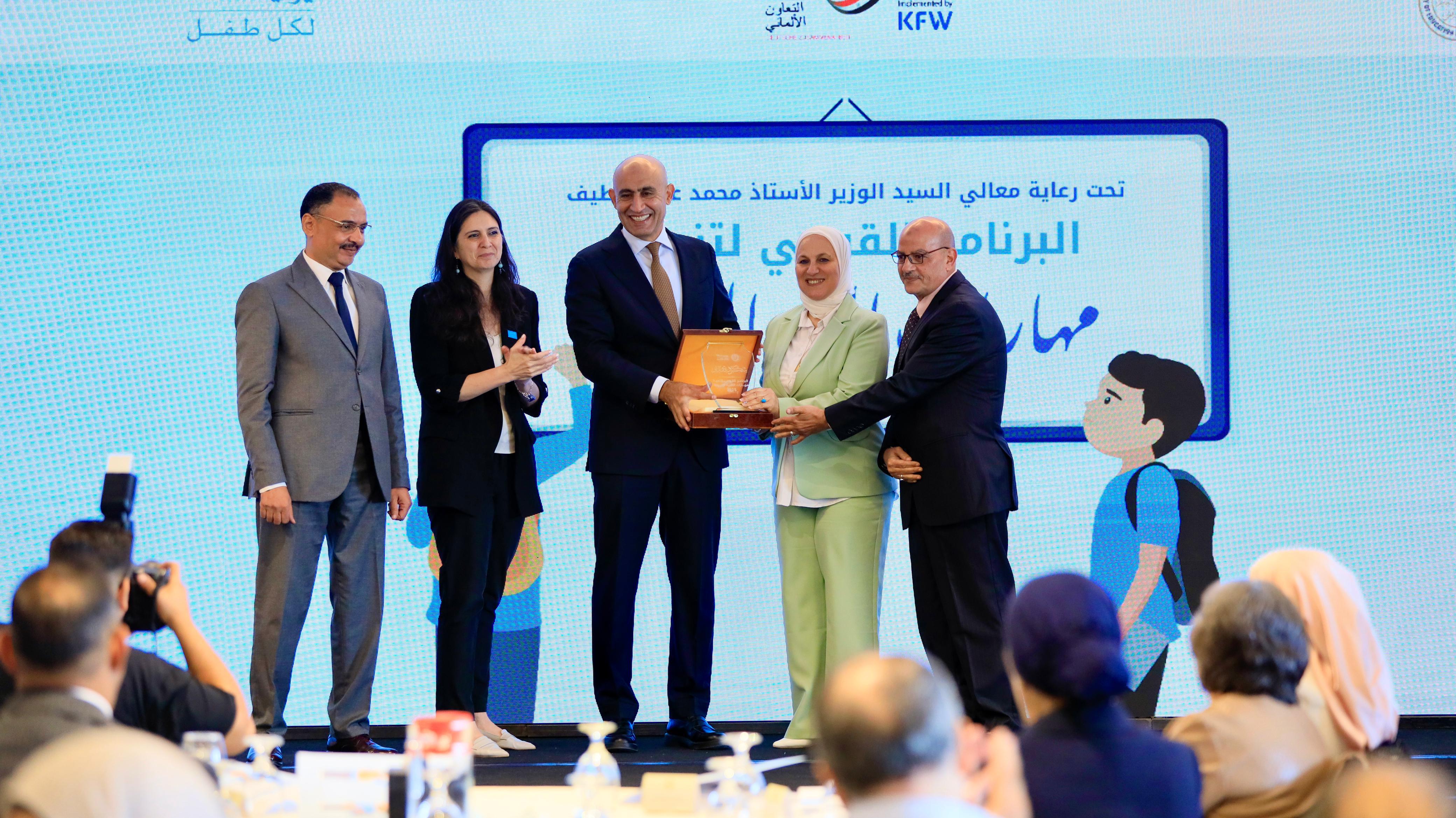 احتفالية الانتهاء من المرحلة الأولى من البرنامج القومى لتنمية مهارات اللغة العربية لطلاب المرحلة الابتدائية احتفالية الانتهاء من المرحلة الأولى من البرنامج القومى لتنمية مهارات اللغة العربية لطلاب المرحلة الابتدائية