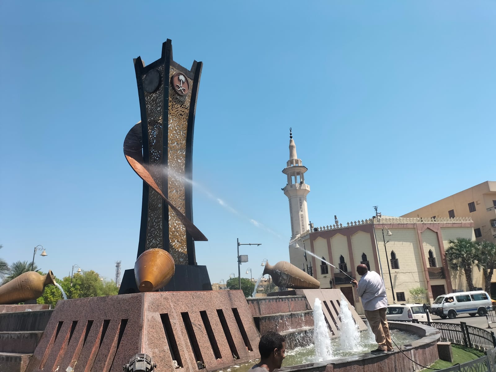 مدينة الأقصر تنظم حملة نظافة شاملة بمحيط شارع مستشفى الكرنك الدولي مدينة الأقصر تنظم حملة نظافة شاملة بمحيط شارع مستشفى الكرنك الدولي