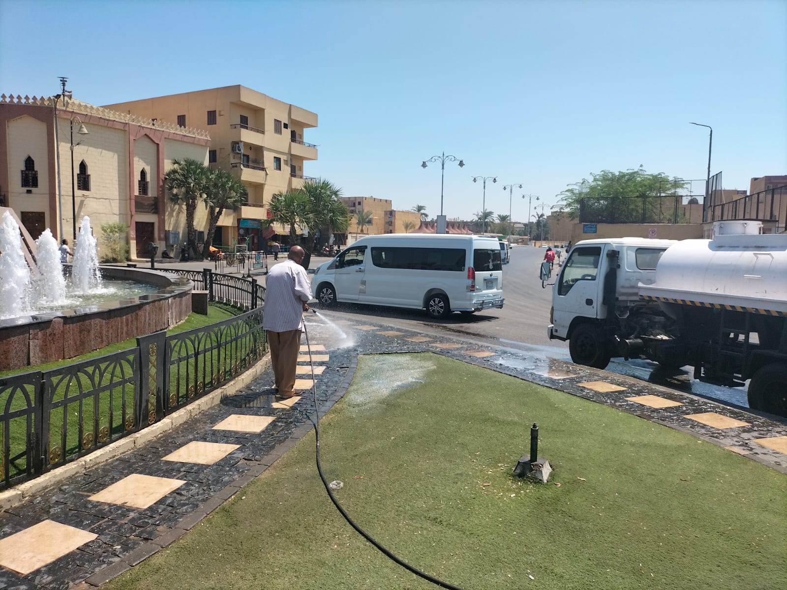 حملة نظافة شاملة بمحيط شارع مستشفى الكرنك الدولي وميدان الملك عبد الله حملة نظافة شاملة بمحيط شارع مستشفى الكرنك الدولي وميدان الملك عبد الله