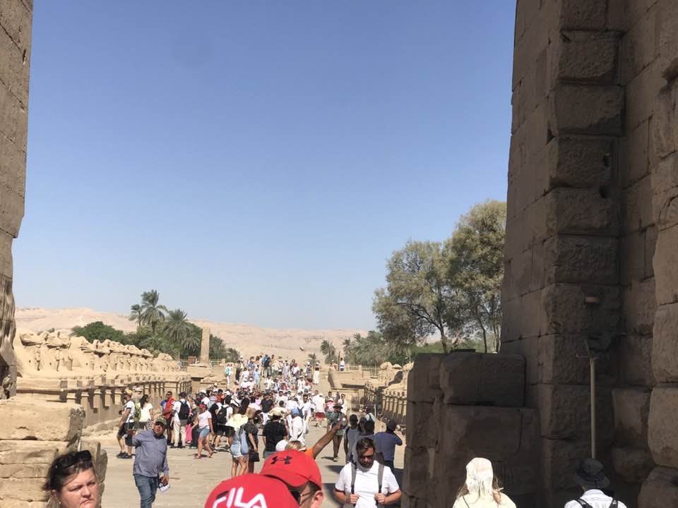 حالة الإقبال السياحى الكبيرة فى معابد الكرنك