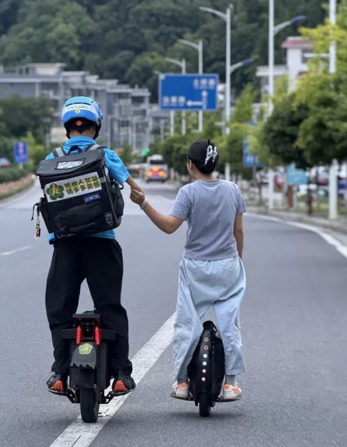 لى مع زوجته