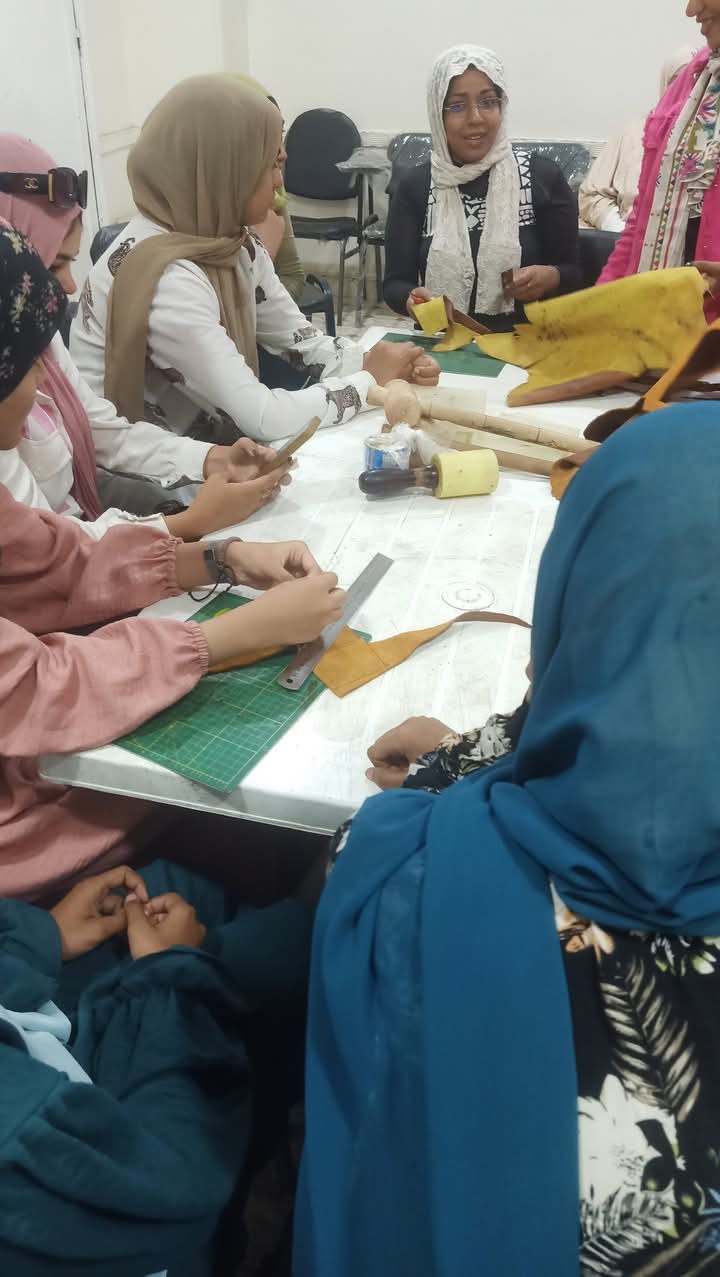 ورشة حرفية تدريبية لمنتجات الجلد الطبيعي