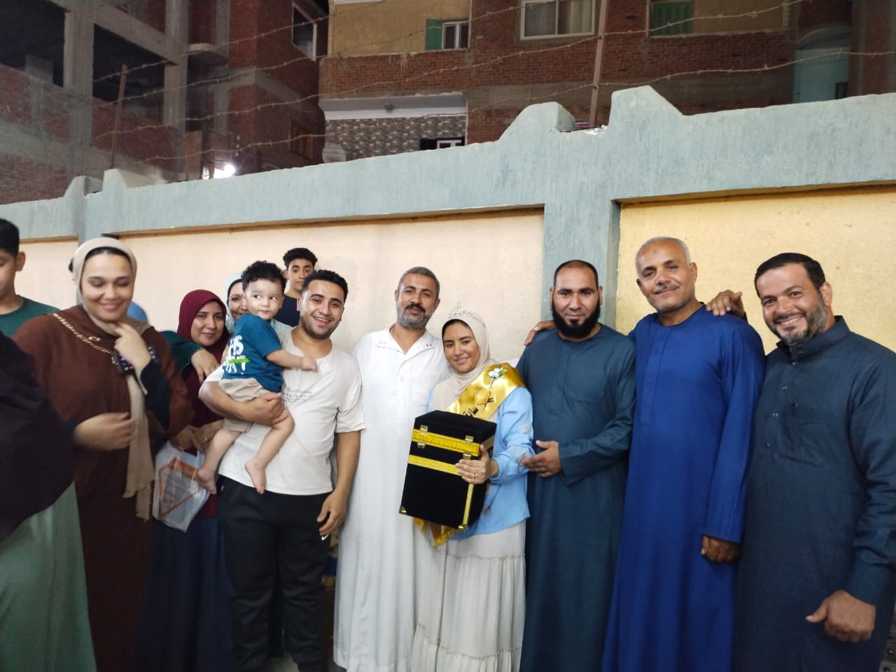 الأسرة الداعمة لها