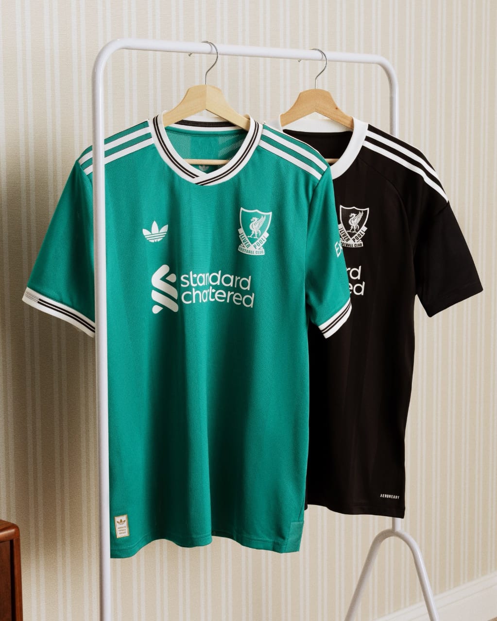 قميص ليفربول الثالث