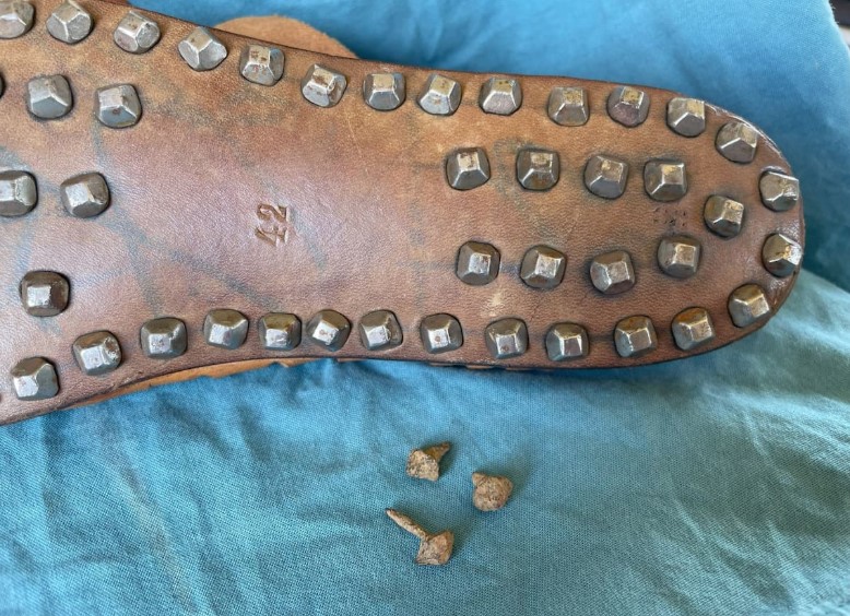 نسخة طبق الأصل من حذاء جندى رومانى