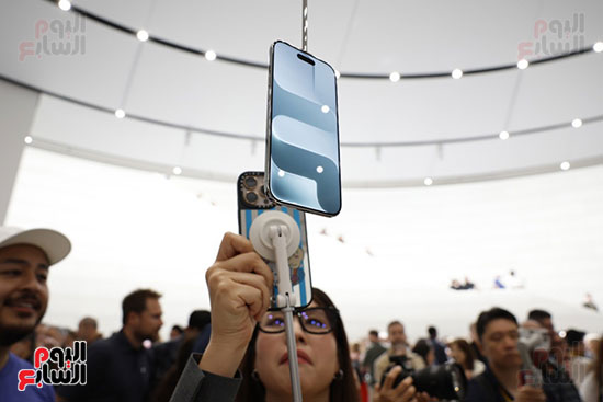 تفاعل الحضور مع هاتف آبل آيفون 17 برو الجديد تفاعل الحضور مع هاتف آبل آيفون 17 برو الجديد