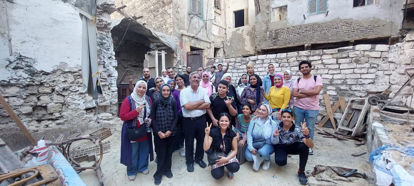 محبى سيد درويش داخل منزله محبى سيد درويش داخل منزله