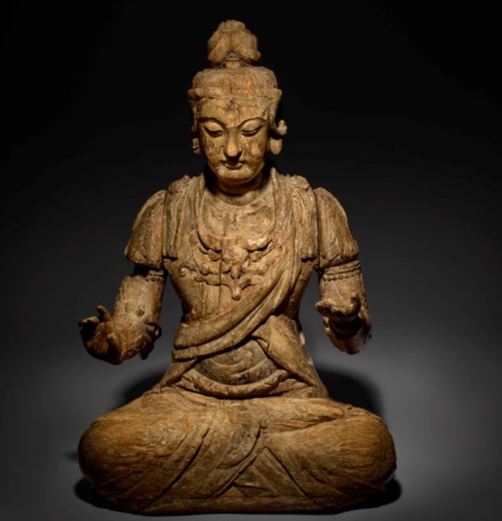 تمثال منحوت من الخشب