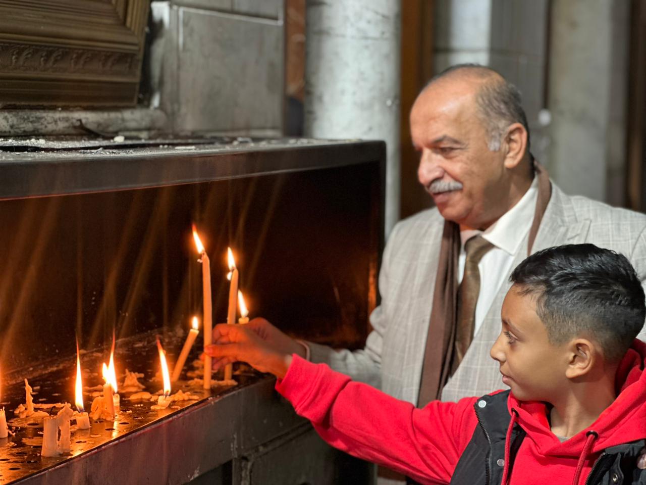 ايقاد الشموع ايقاد الشموع