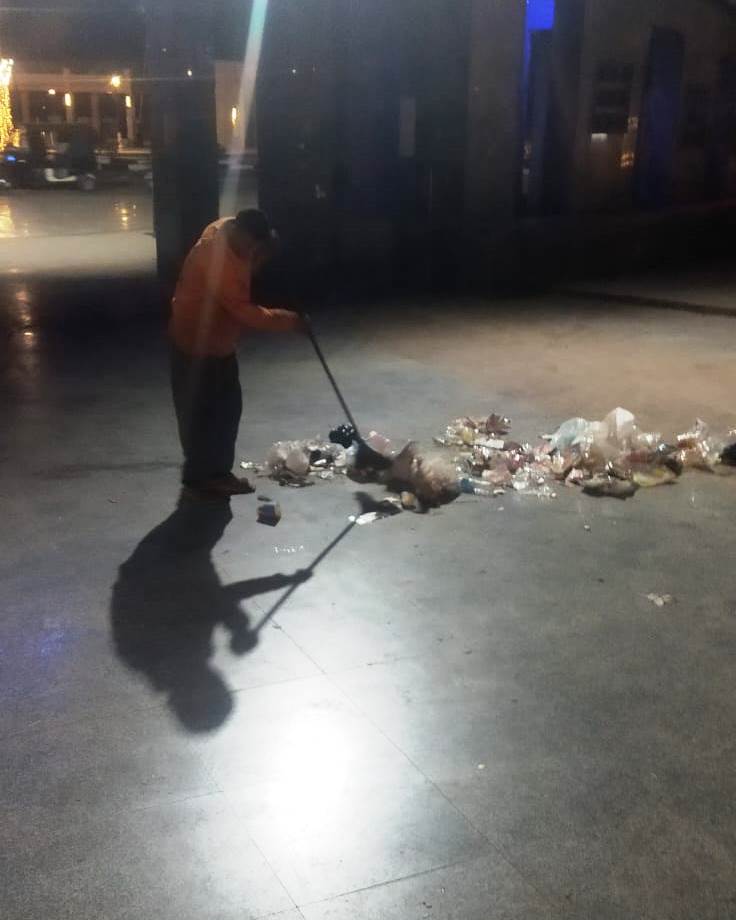 جانب من رفع القمامة