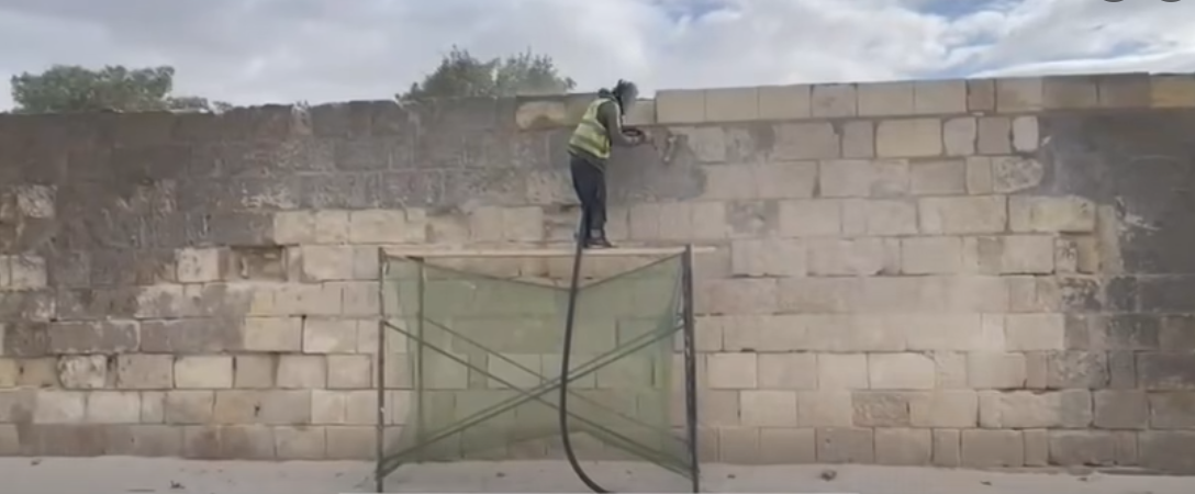 صيانة سور مجرى العيون التاريخى
