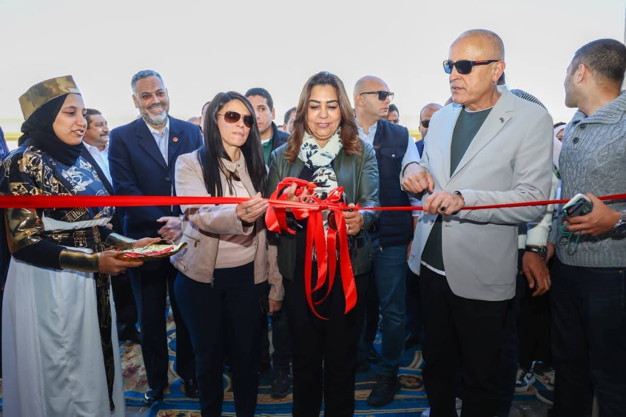 وزيرات التخطيط والتنمية المحلية خلال افتتاح المشروعات القومية بالأقصر