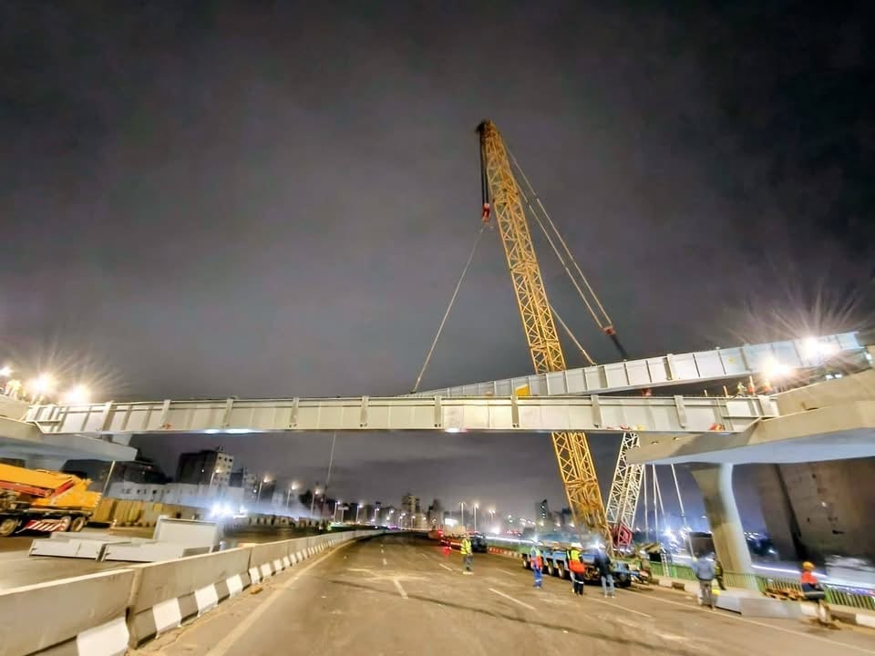 رفع كمرات محور عمرو بن العاص