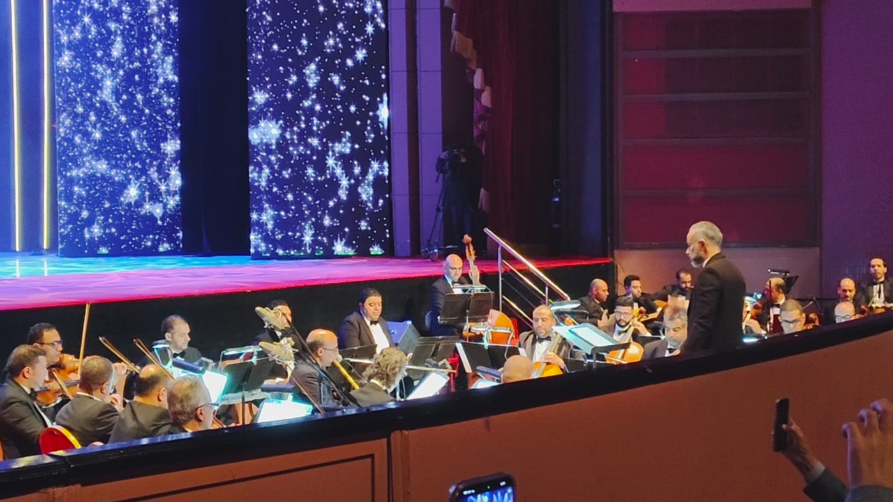 زغاريط وطبلة ومزمار بلدي وأغاني وطنية في افتتاح مهرجان المسرح العربي (6)