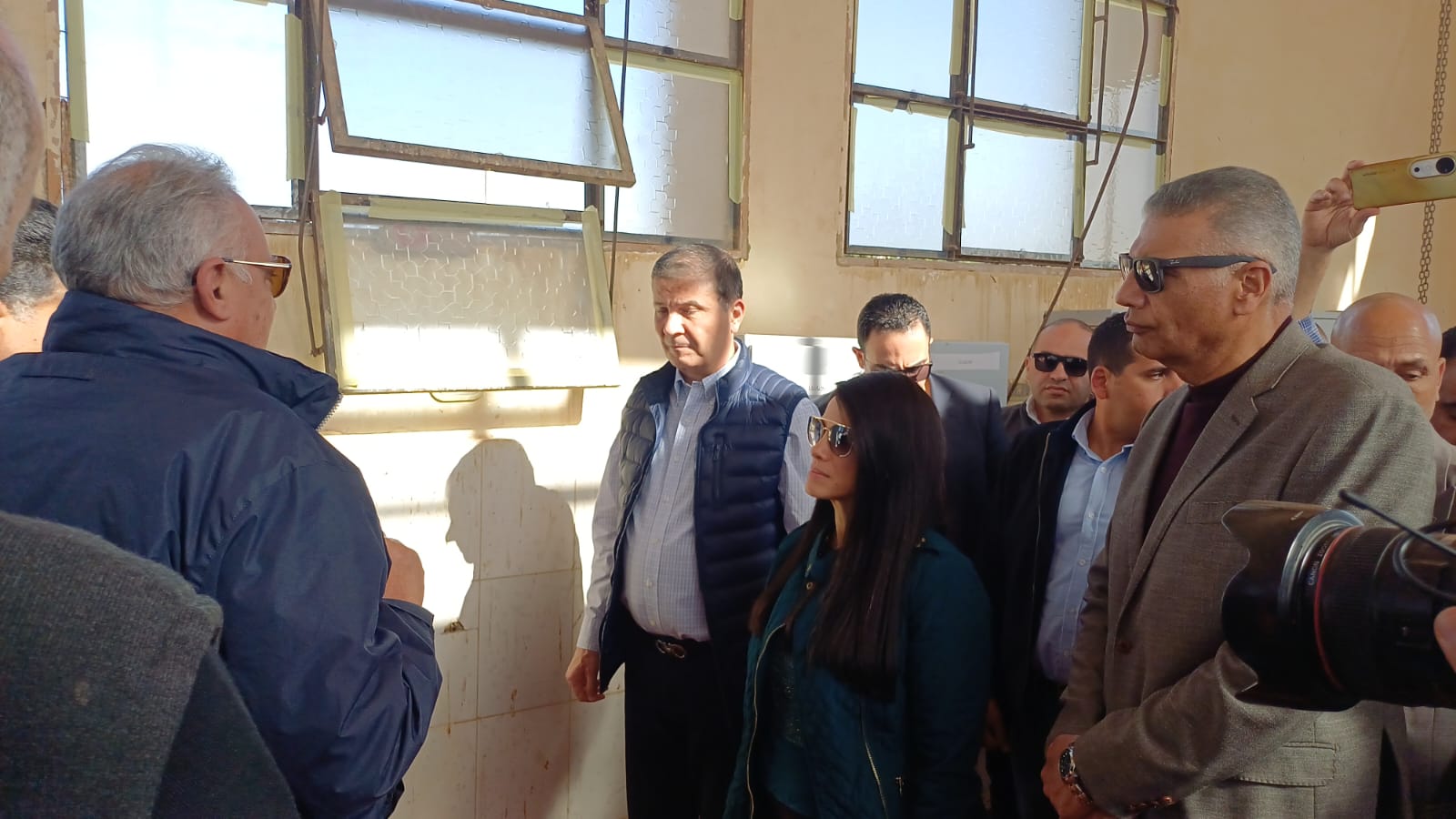 وزيرا التخطيط والزراعة ومحافظ أسوان يفتتحون محطات الرى  (5)