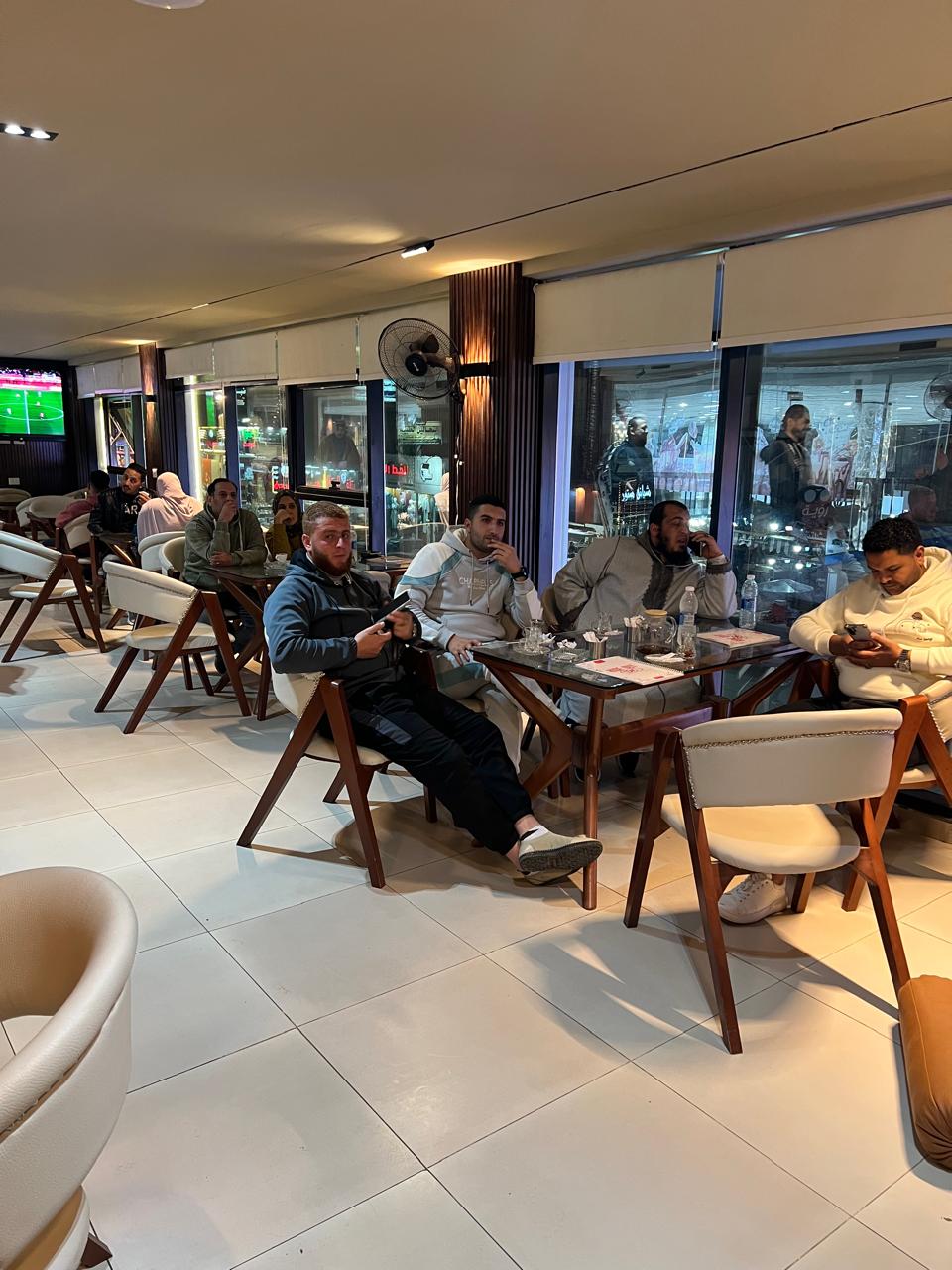 متابعة الجمهور للقاء