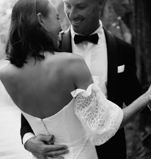 فستان زفاف رقيق