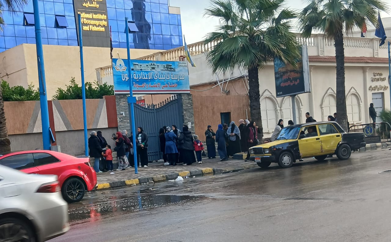 انتظام دخول طلاب الإسكندرية لأداء امتحانات الفصل الدراسي الأول انتظام دخول طلاب الإسكندرية لأداء امتحانات الفصل الدراسي الأول