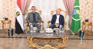 محافظ المنيا خلال استقبال وزير التموين