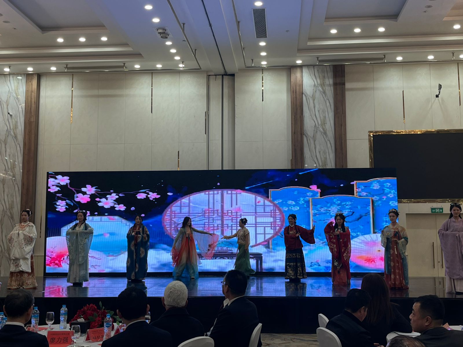 عرض ازياء صيني