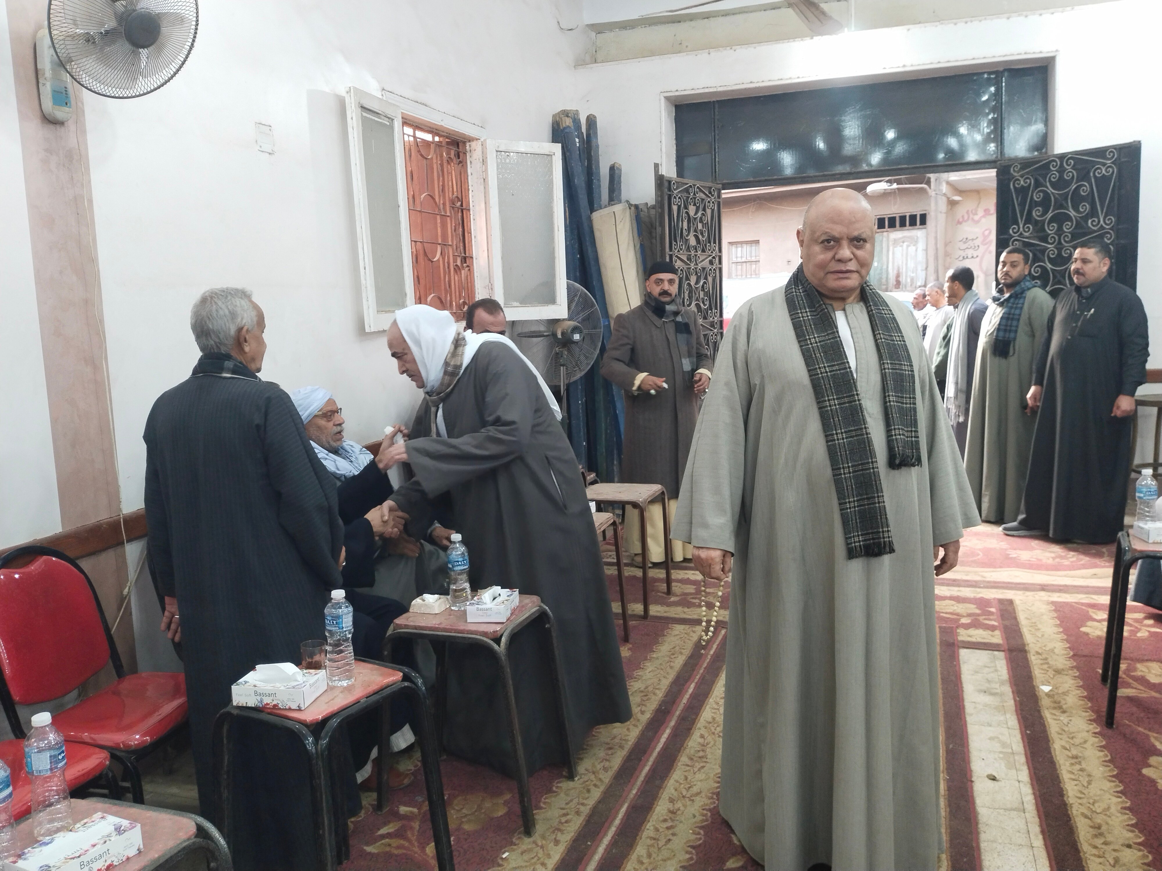 أسرة شاب توفى وهو ساجد فى صلاة المغرب بقليوب تتلقى عزاءه