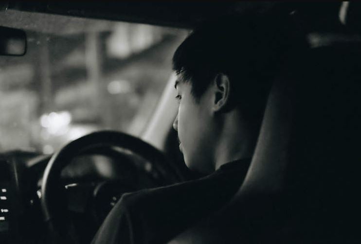 أب ثمل يكلف ابنه البالغ 12 عامًا بقيادة السيارة في بلجيكا