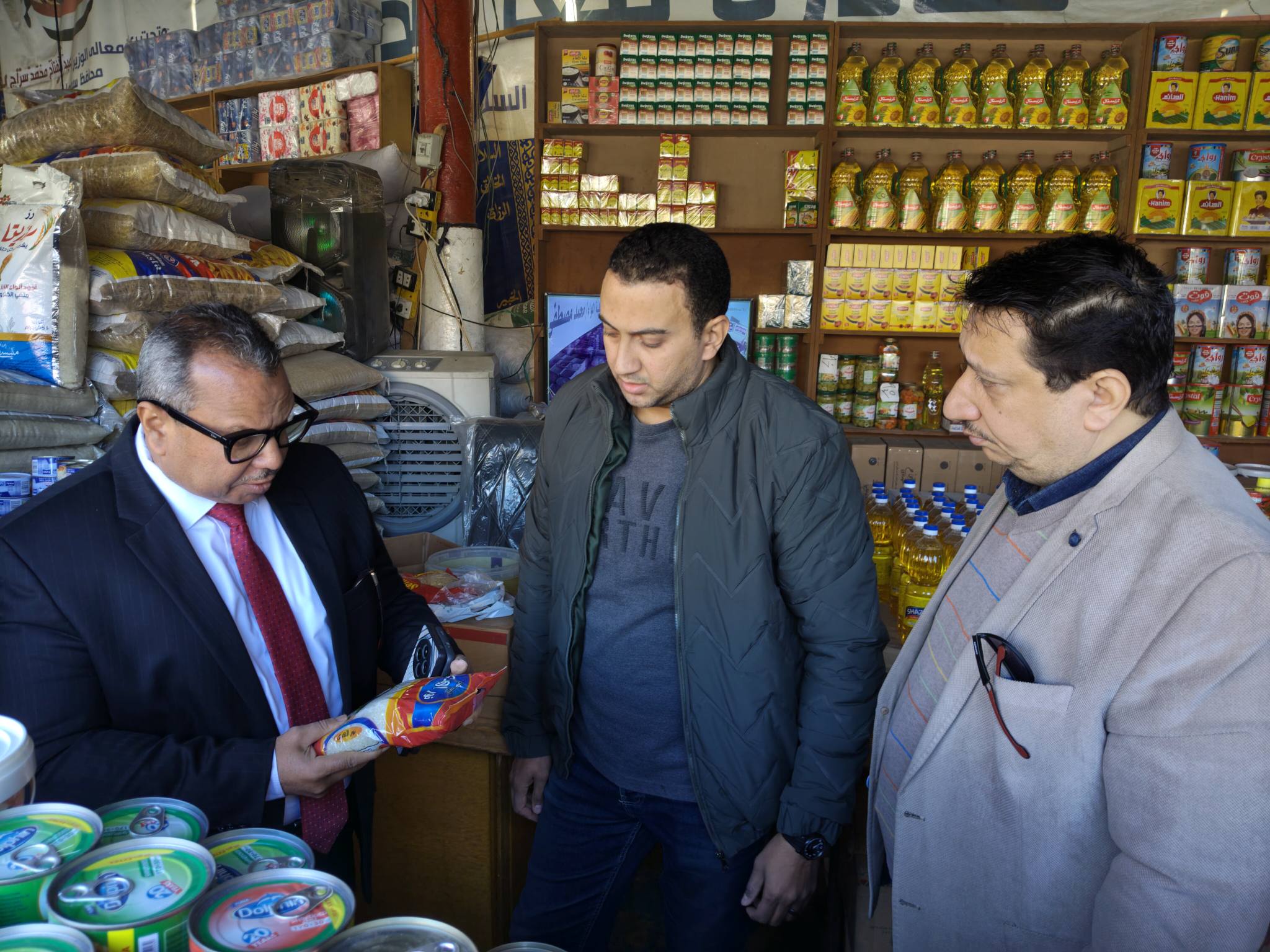 جولة للسكرتير العام المساعد داخل المعارض