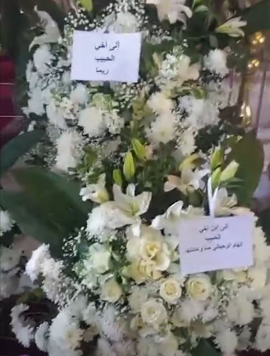 ريما تهدي شقيقها هلي الرحباني باقة ورود بيضاء بعد رحيله