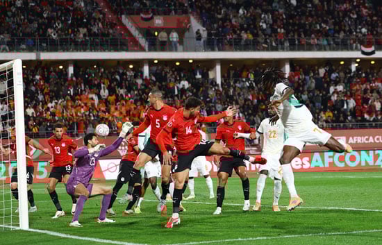 كرة الهدف الأول فى مرمى منتخب مصر كرة الهدف الأول فى مرمى منتخب مصر