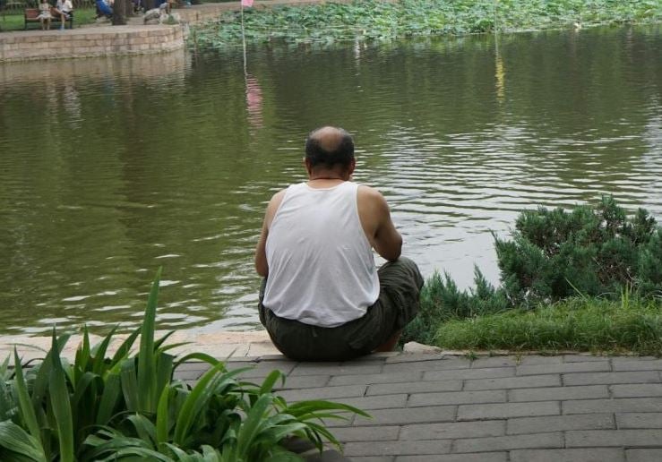 تقاضي زوجها لأنها أخفى عليها أنه أصلع