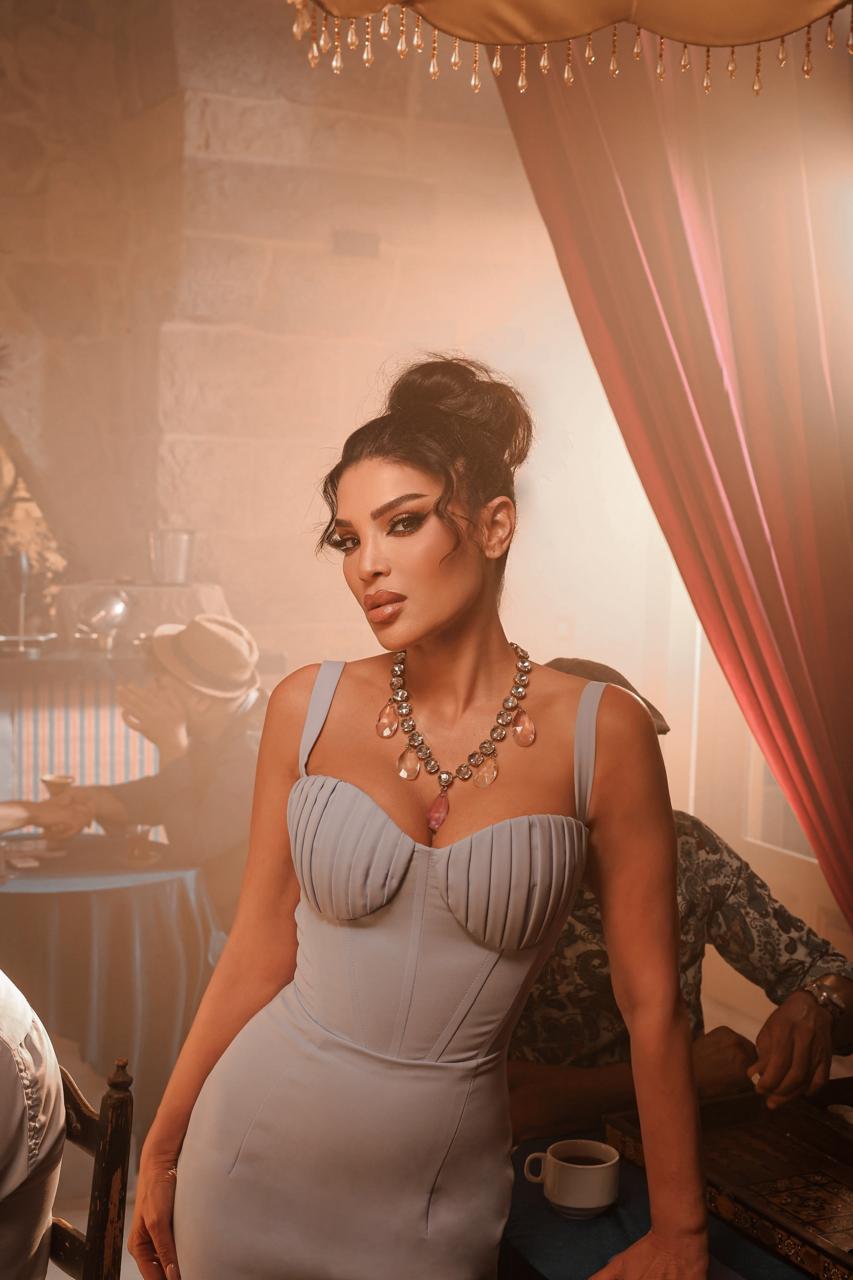 دينا حايك من كليب برواز كبير للمخرجة بتول عرفة