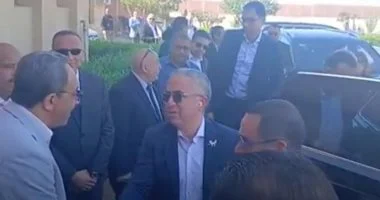 وزير الاستثمار والتجارة يتفقد عدد من المشروعات بالمنطقة الحرة بقفط