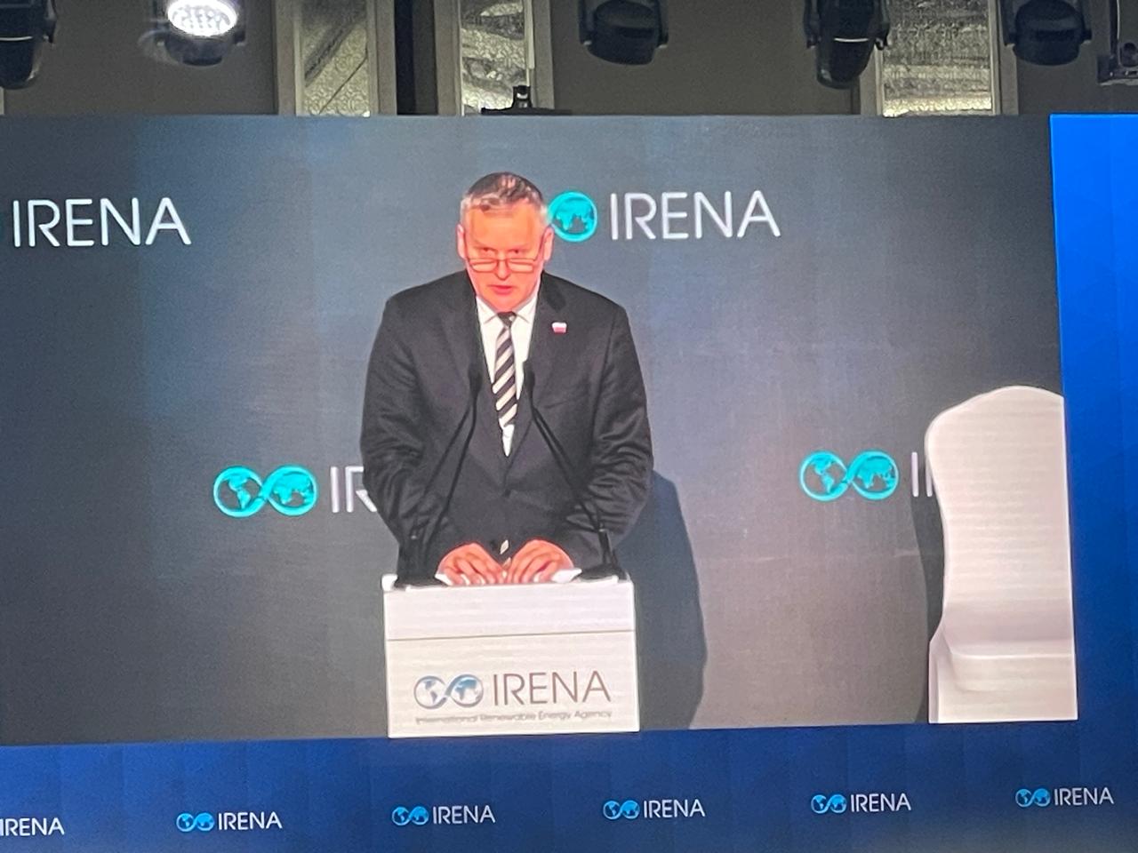 ee37b39d-ca1b-4032-871f-149e817dc3ba