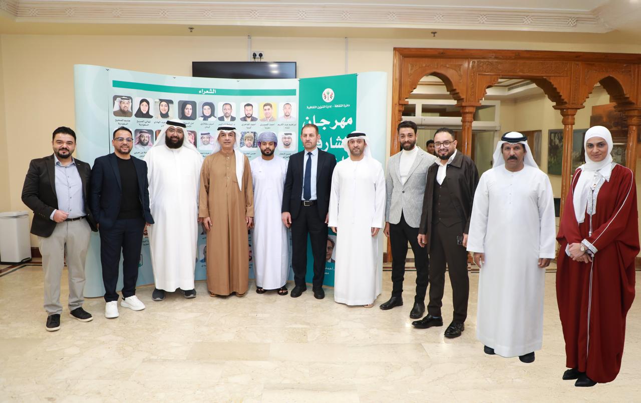 عبدالله العويس يكرم الشعراء