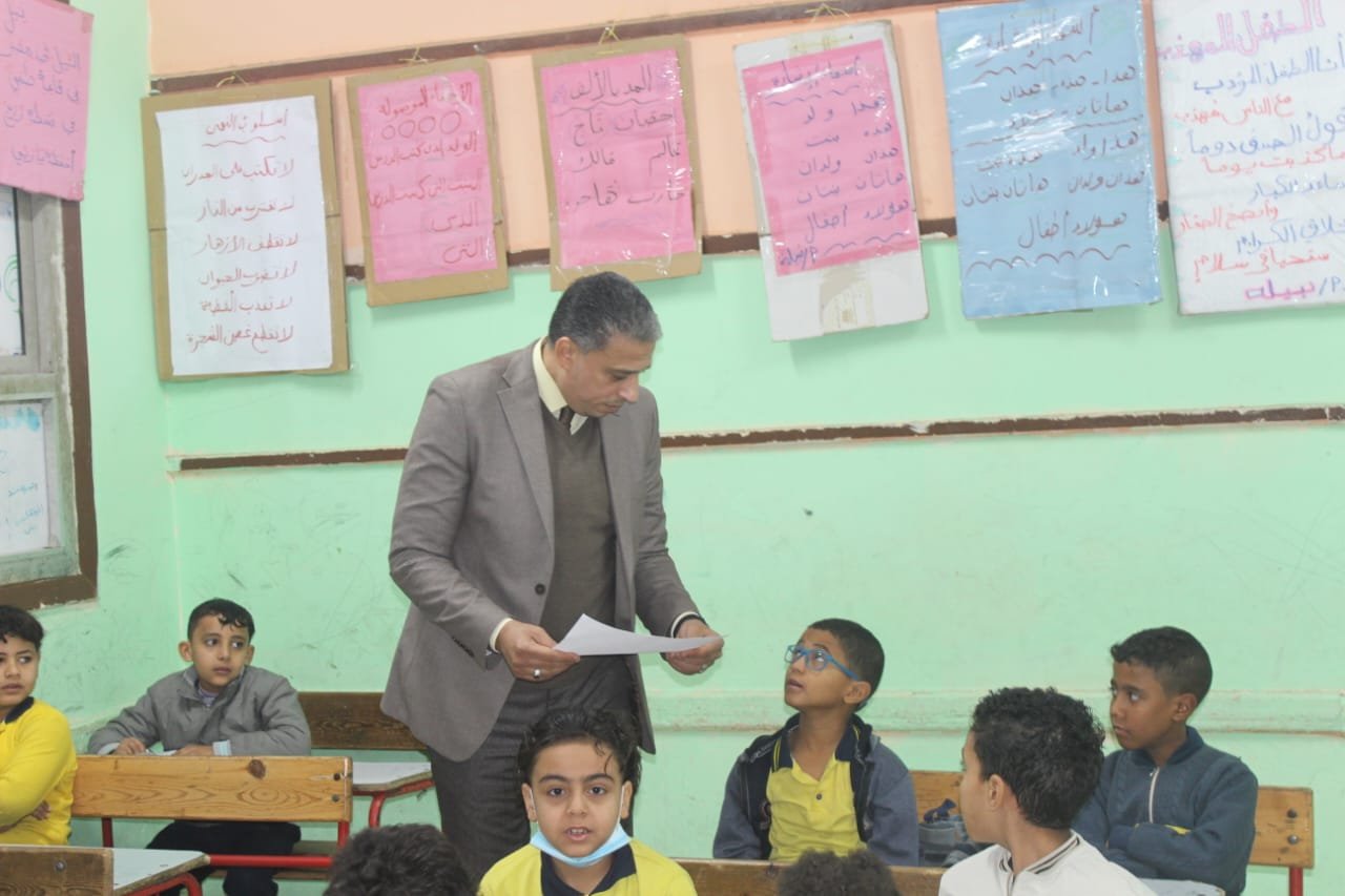 مدير تعليم الجيزة يتابع سير الامتحانات