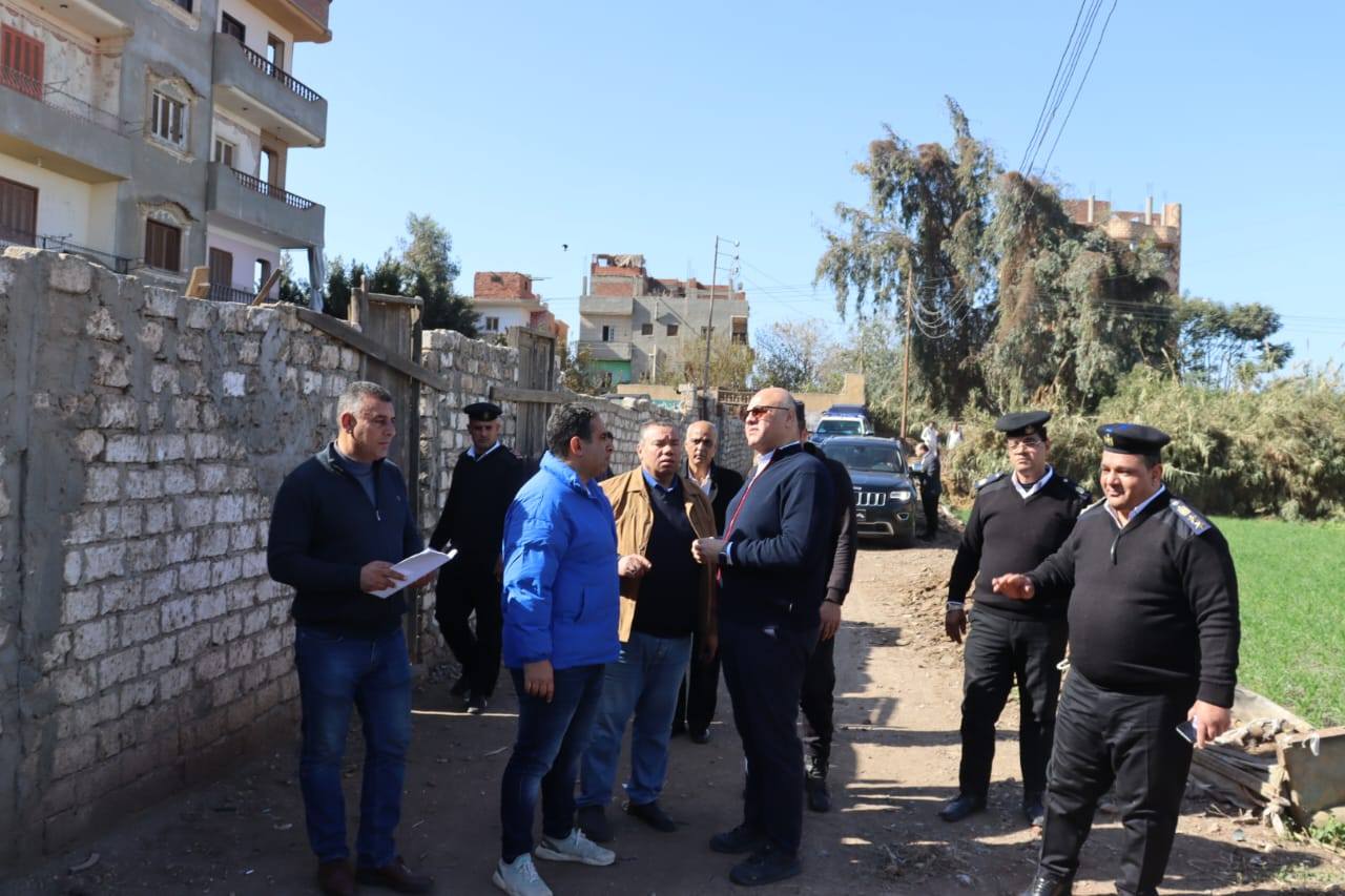 محافظ القليوبية خلال حملة الغزالة محافظ القليوبية خلال حملة الغزالة