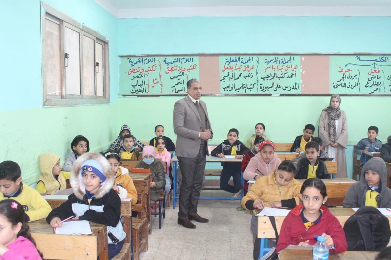 مدير تعليم الجيزة يتابع سير الامتحانات