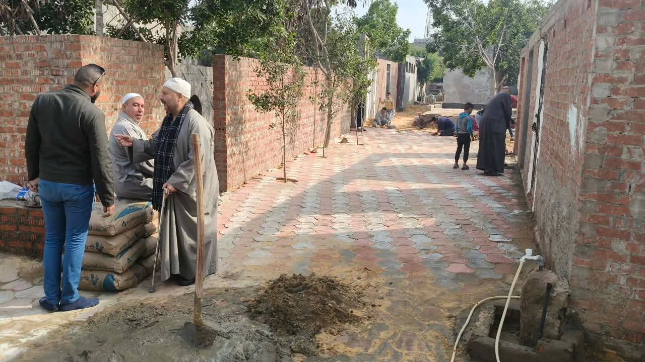 تركيب الإنترلوك بشوارع المقابر بقرية السالمية تركيب الإنترلوك بشوارع المقابر بقرية السالمية