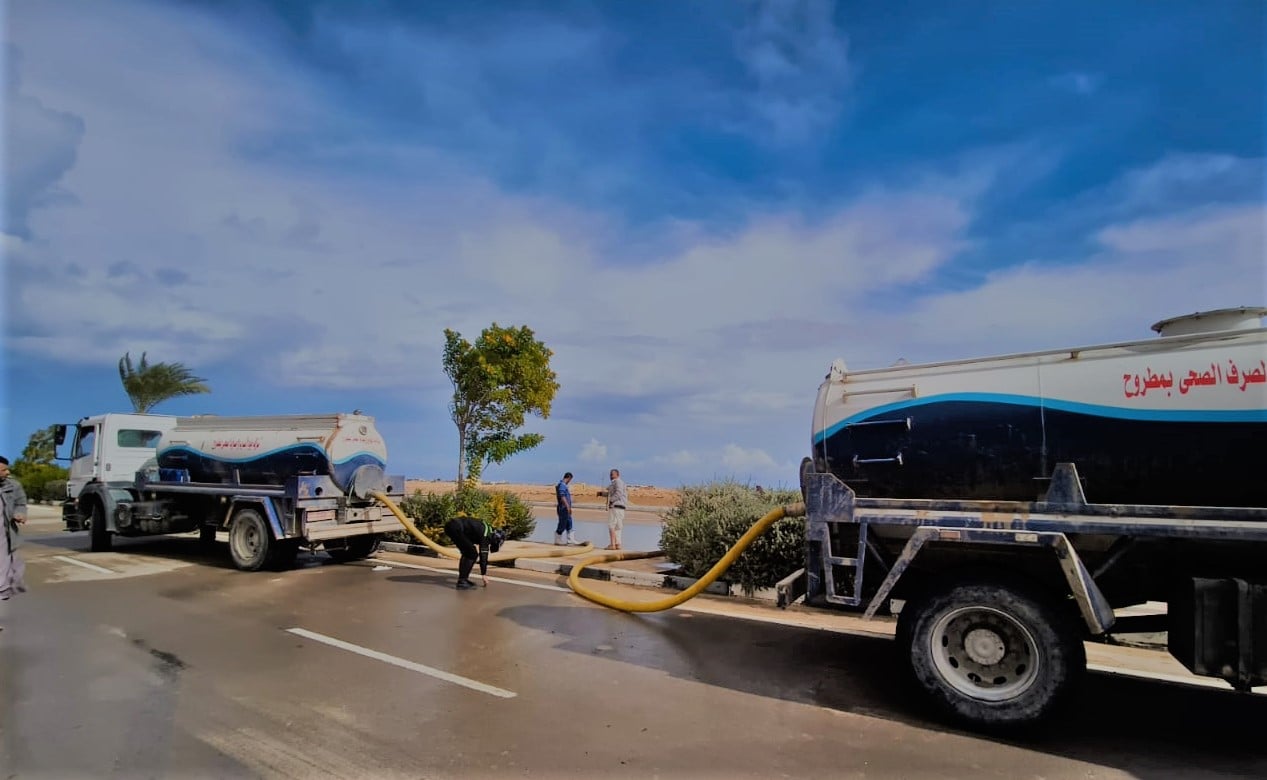 فرق الطوارئ بشركة مياه مطروح ترفع حالة التأهب