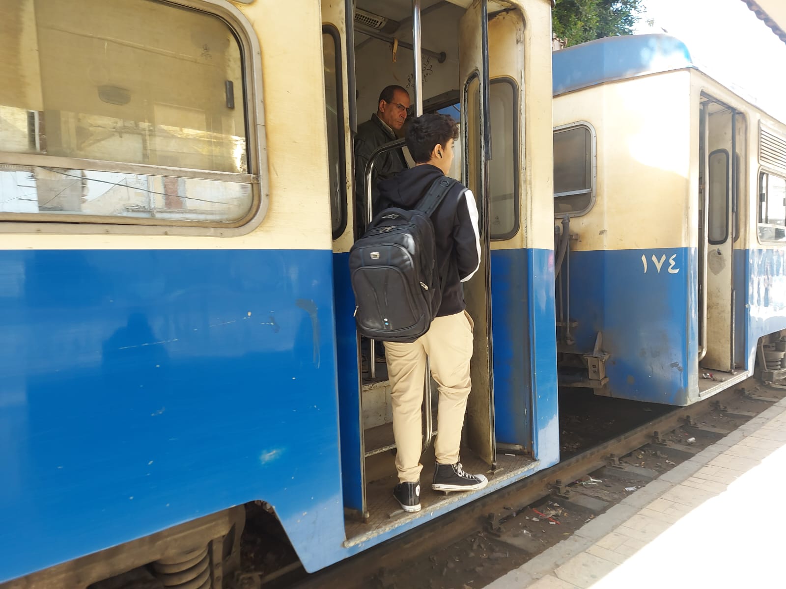 الترام ينقل الاف الطلاب يوميا