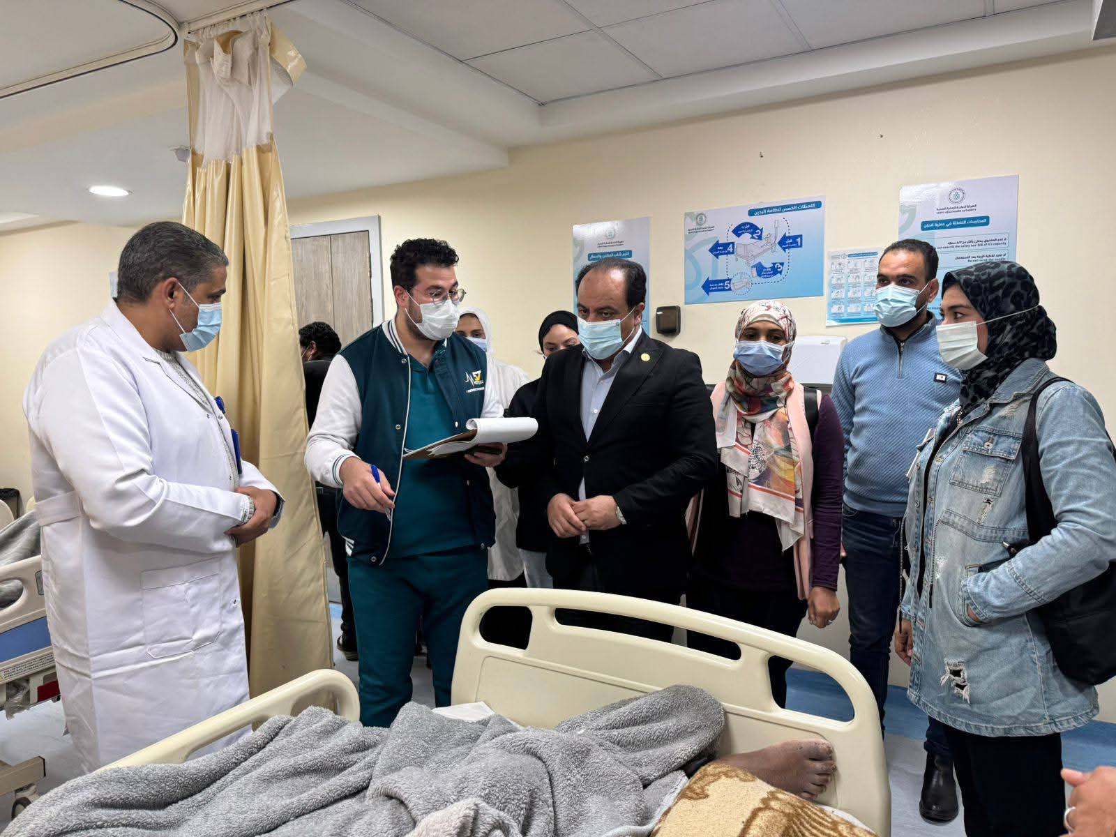 داخل العنابر.