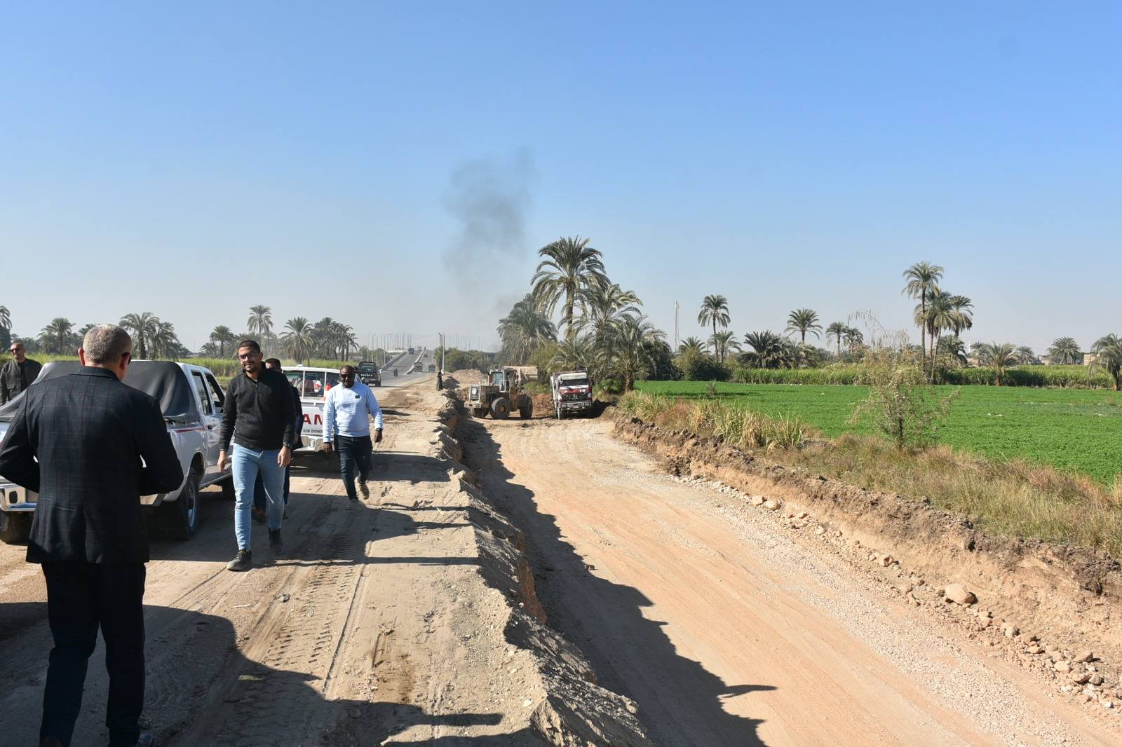 تفقد المحافظ للطريق الصحراوى الشرقى ورصف الطرق لخدمة السائقين