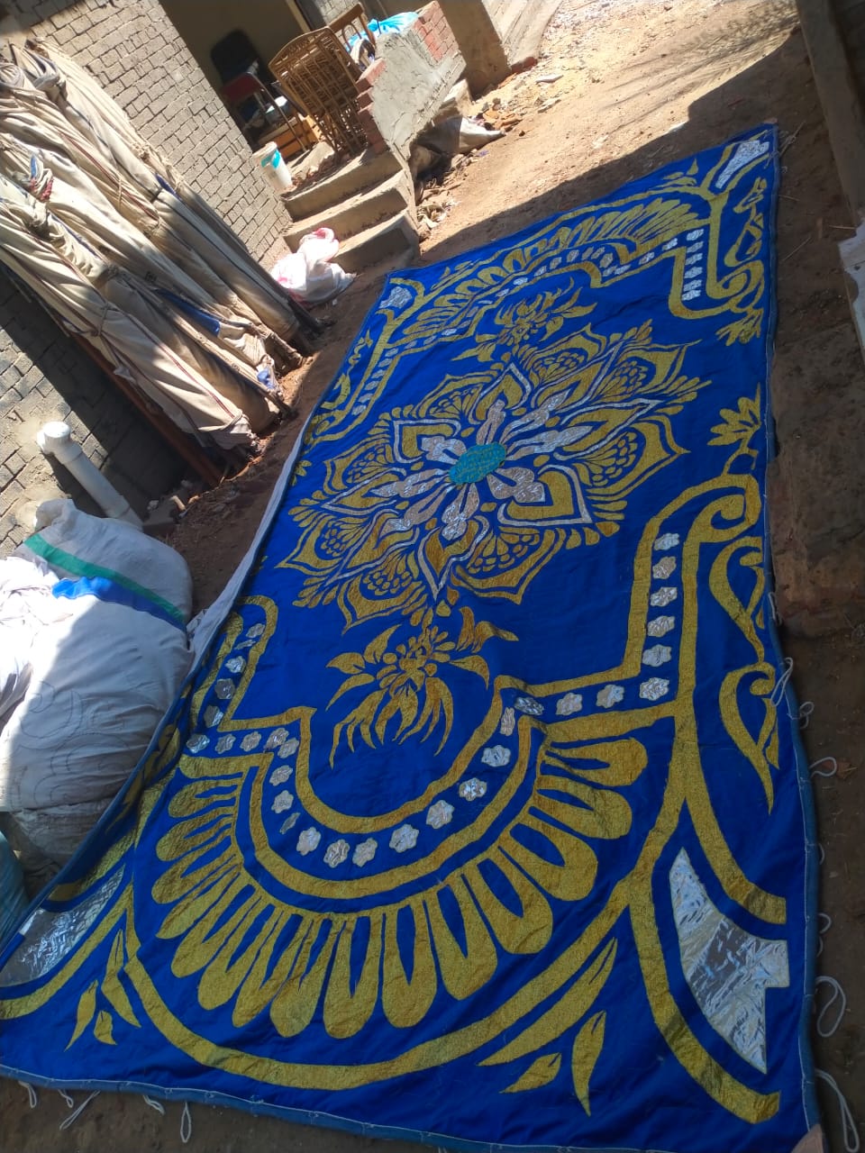 تصميم بلون آخر