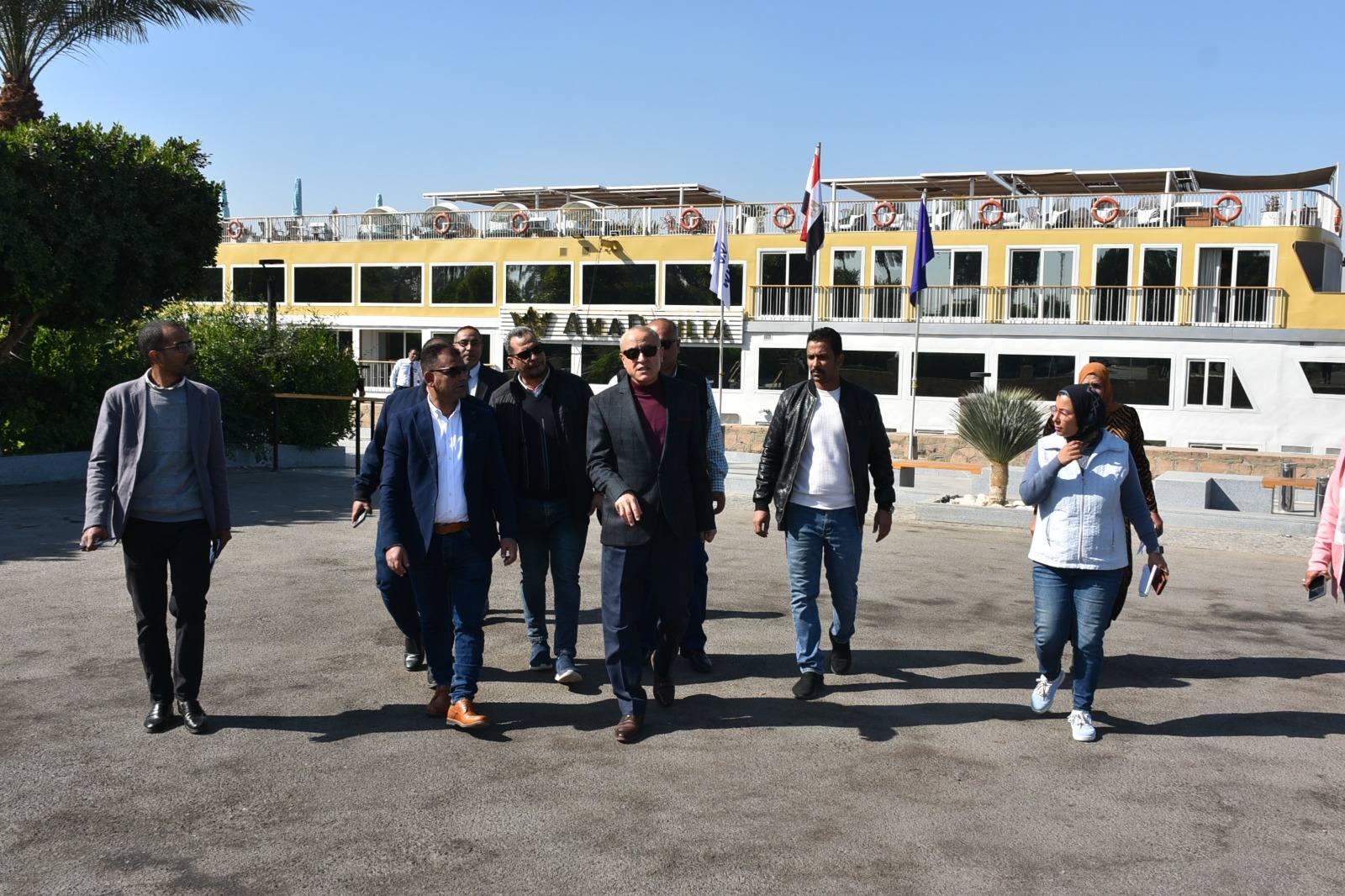 جولة محافظ الأقصر عل المراسي السياحية بالبياضية