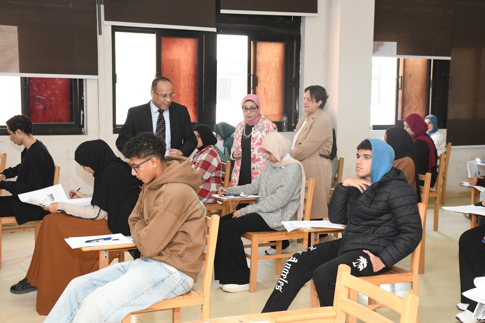 انتظام امتحانات كلية السياحة والفنادق بجامعة قناة السويس  (1)