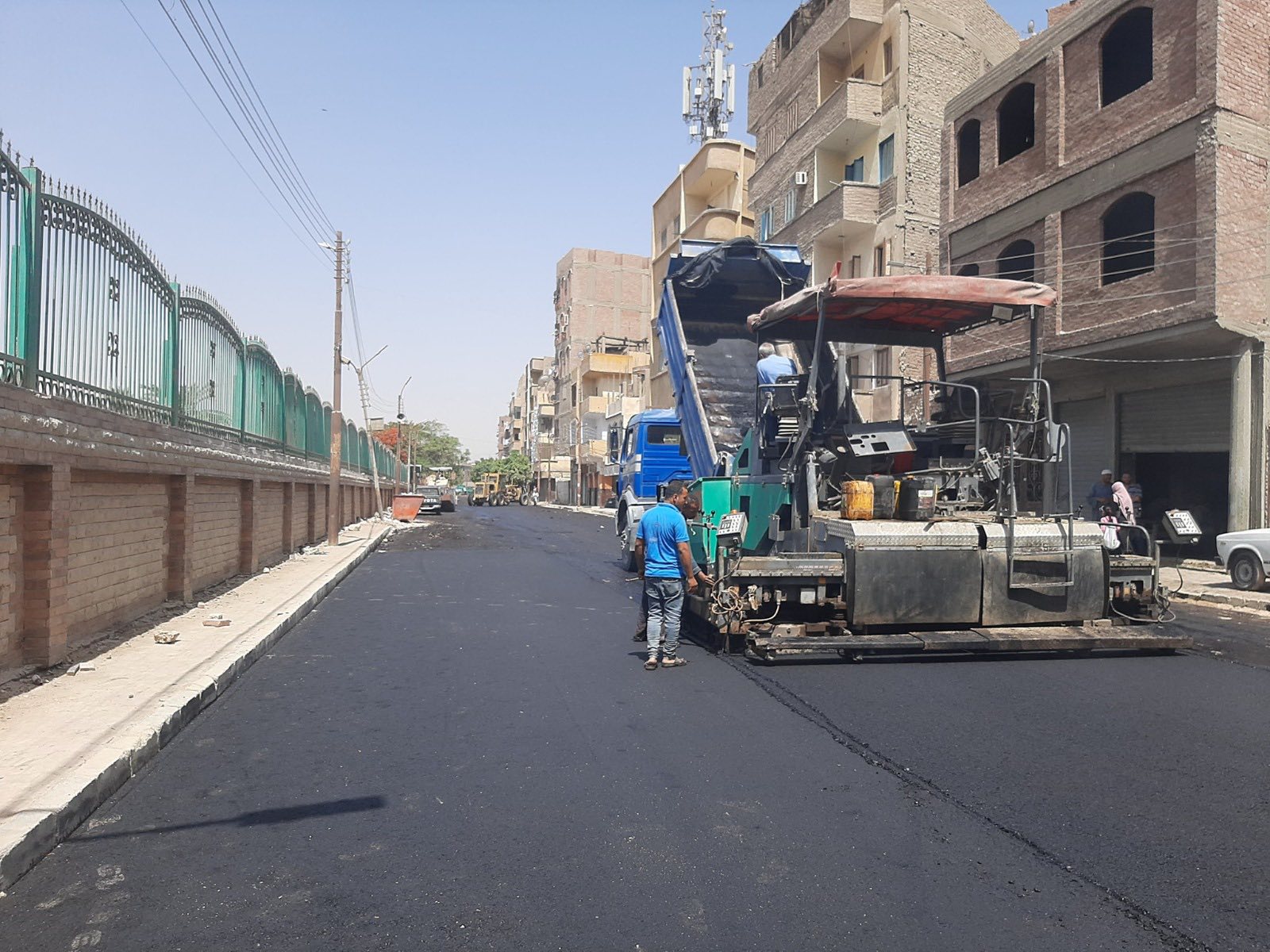 معدات الرصف بشوارع سوهاج