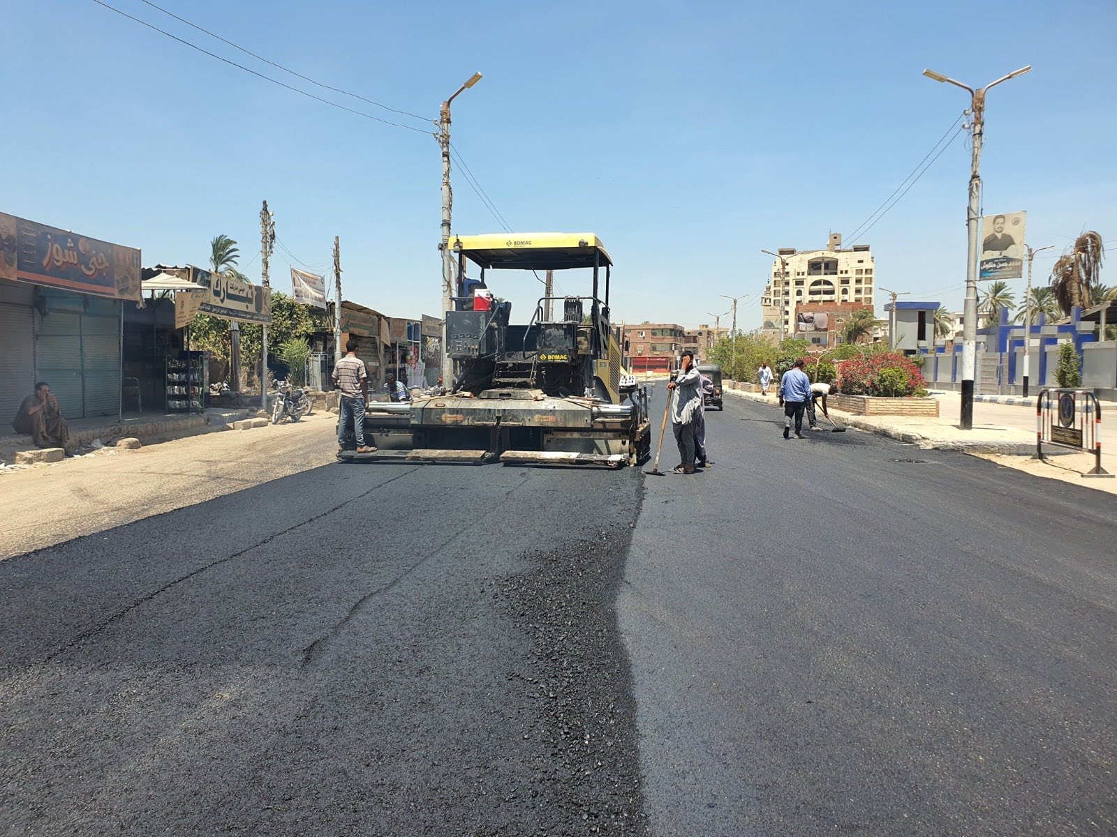 الأعمال تزين الشوارع بسوهاج